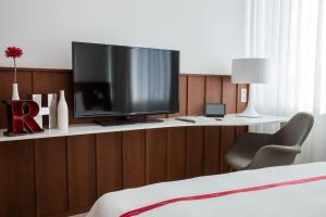 TV a/nebo společenská místnost v ubytování Ruby Marie Hotel Vienna