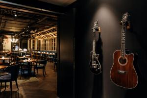 Um restaurante ou outro lugar para comer em Ruby Louise Hotel Frankfurt