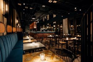 Uma área de estar em Ruby Louise Hotel Frankfurt