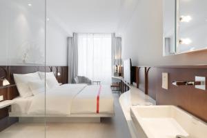 Ein Bett oder Betten in einem Zimmer der Unterkunft Ruby Mimi Hotel Zurich