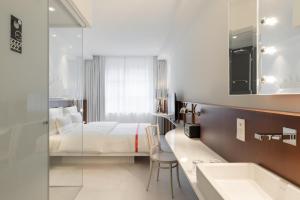 Ein Bett oder Betten in einem Zimmer der Unterkunft Ruby Mimi Hotel Zurich