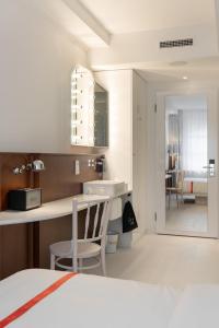 Ein Bett oder Betten in einem Zimmer der Unterkunft Ruby Mimi Hotel Zurich