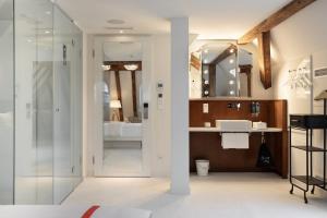 Ein Badezimmer in der Unterkunft Ruby Mimi Hotel Zurich