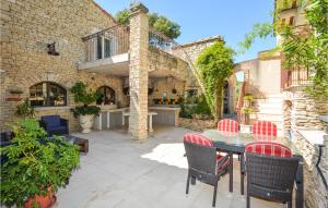 an outdoor patio with a table and chairs at Amazing Home In Orgon in Orgon