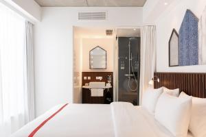 Voodi või voodid majutusasutuse Ruby Zoe Hotel London toas