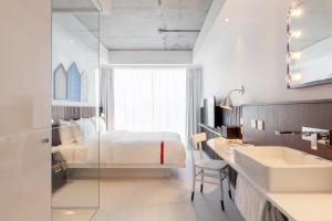 Voodi või voodid majutusasutuse Ruby Zoe Hotel London toas
