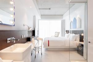 Voodi või voodid majutusasutuse Ruby Zoe Hotel London toas