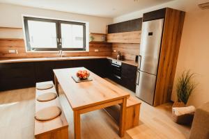 Kuchyň nebo kuchyňský kout v ubytování Hotel U Racka