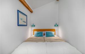 Posteľ alebo postele v izbe v ubytovaní 2 Bedroom Cozy Home In Jadranovo