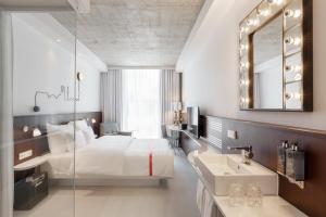 Letto o letti in una camera di Ruby Ella Hotel Cologne