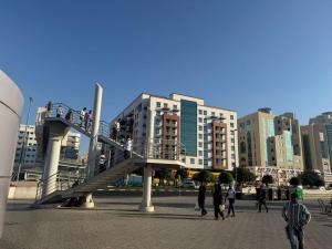 入住Backpackers heaven ! 18 beds in a 2 bedroom apartment in front of Union metro station Diera Dubai的客人