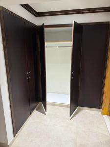 迪拜Backpackers heaven ! 18 beds in a 2 bedroom apartment in front of Union metro station Diera Dubai的相册照片