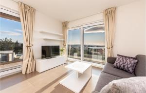TV a/nebo společenská místnost v ubytování 2 Bedroom Nice Home In Novalja