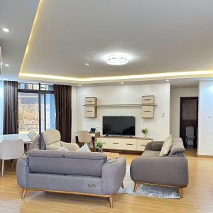 TV a/nebo společenská místnost v ubytování Cascadia Apartments Kigali