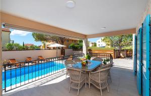 Bazén v ubytování Pet Friendly Home In Privlaka nebo v jeho okolí