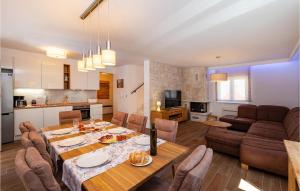 Posezení v ubytování Pet Friendly Home In Privlaka