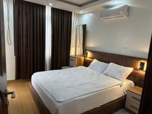 Voodi või voodid majutusasutuse Cascadia Apartments Kigali toas