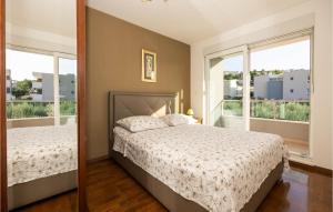 Posteľ alebo postele v izbe v ubytovaní Two-Bedroom Apartment In Podstrana
