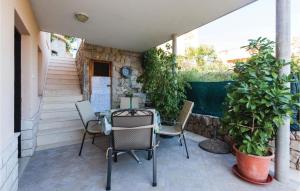 Balkón nebo terasa v ubytování Two-Bedroom Apartment In Podstrana