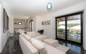 a living room with a white couch and a table at Amazing Home In Kampor in Supetarska Draga