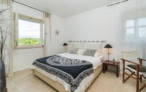 Postel nebo postele na pokoji v ubytování Three-Bedroom Holiday Home In Stifanici