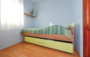 Posteľ alebo postele v izbe v ubytovaní Three-Bedroom Holiday Home In Sibenik
