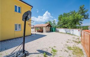 Budova, v ktorej sa dovolenkový dom nachádza + 37 fotografií