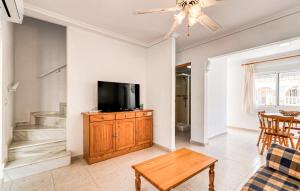 TV a/nebo společenská místnost v ubytování Gorgeous Home In Santa Pola With Wifi