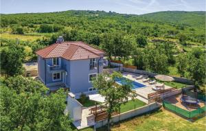 Bazén v ubytování Four-Bedroom Holiday Home In Blato Na Cetini nebo v jeho okolí