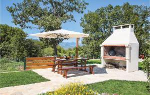 Zahrada ubytování Four-Bedroom Holiday Home In Blato Na Cetini