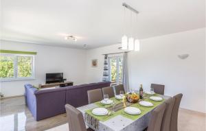 Posezení v ubytování Four-Bedroom Holiday Home In Blato Na Cetini