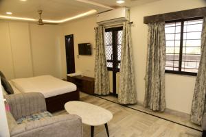 Χώρος καθιστικού στο Holiday Out Hotel