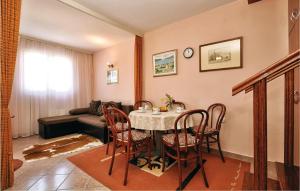 Galeriebild der Unterkunft Beautiful Apartment In Privlaka With Wifi in Privlaka