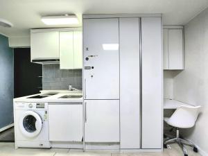 Dapur atau dapur kecil di D Studio room at Soongsil Univ Entrance Station +49 gambar