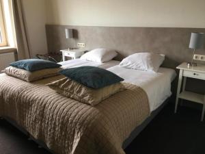 Postel nebo postele na pokoji v ubytování Hotel Posthuys Vlieland