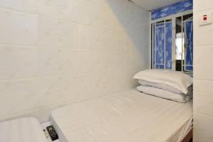 Kama o mga kama sa kuwarto sa JW Hostel