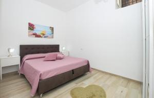 Ένα ή περισσότερα κρεβάτια σε δωμάτιο στο Amazing Home In Siracusa With Wifi