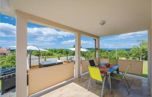 Balkón nebo terasa v ubytování Two-Bedroom Holiday Home In Rakotule