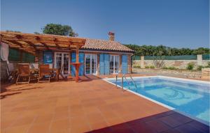 Πισίνα στο ή κοντά στο 3 Bedroom Awesome Home In Nerezine