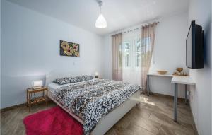 Postel nebo postele na pokoji v ubytování Two-Bedroom Holiday Home In Rakotule