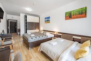 A bed or beds in a room at Bešeňová Apartmán Korzár