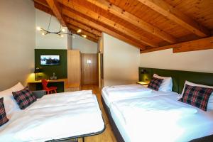 Postel nebo postele na pokoji v ubytování Hotel Sonnwendhof Engelberg