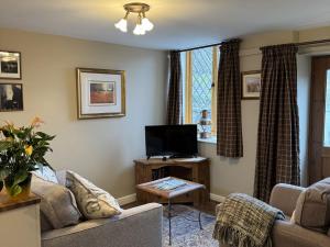 Televiisor ja/või meelelahutuskeskus majutusasutuses Daisys Place at Middle Farm and Cottages