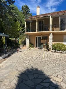 Gallery image of APPARTEMENT Studio neuf bas de villa Gorges du verdon à RIEZ in Riez