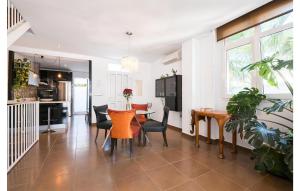 Η κουζίνα ή μικρή κουζίνα στο Gorgeous Home In Conil De La Frontera