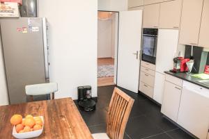 Dapur atau dapur kecil di Enge Station - Private Room Jura