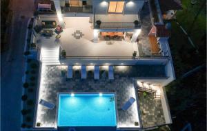 Bassein majutusasutuses 4 Bedroom Awesome Home In Kucine või selle lähedal