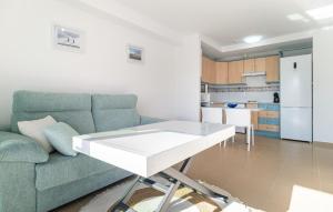 Η κουζίνα ή μικρή κουζίνα στο Cozy Apartment In Torrox Costa