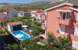 Bazén v ubytovaní Three-Bedroom Apartment In Plano alebo v jeho blízkosti