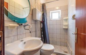 Kúpeľňa v ubytovaní Three-Bedroom Apartment In Plano